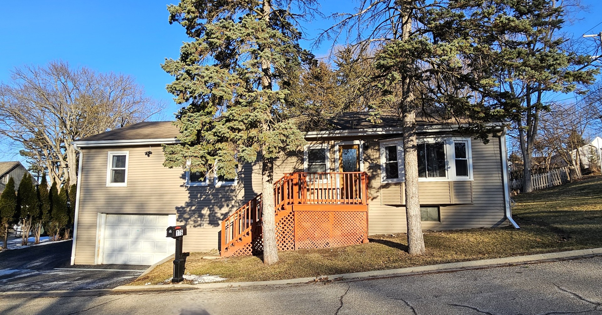 176 E Grand Avenue, Fox Lake, IL 60020