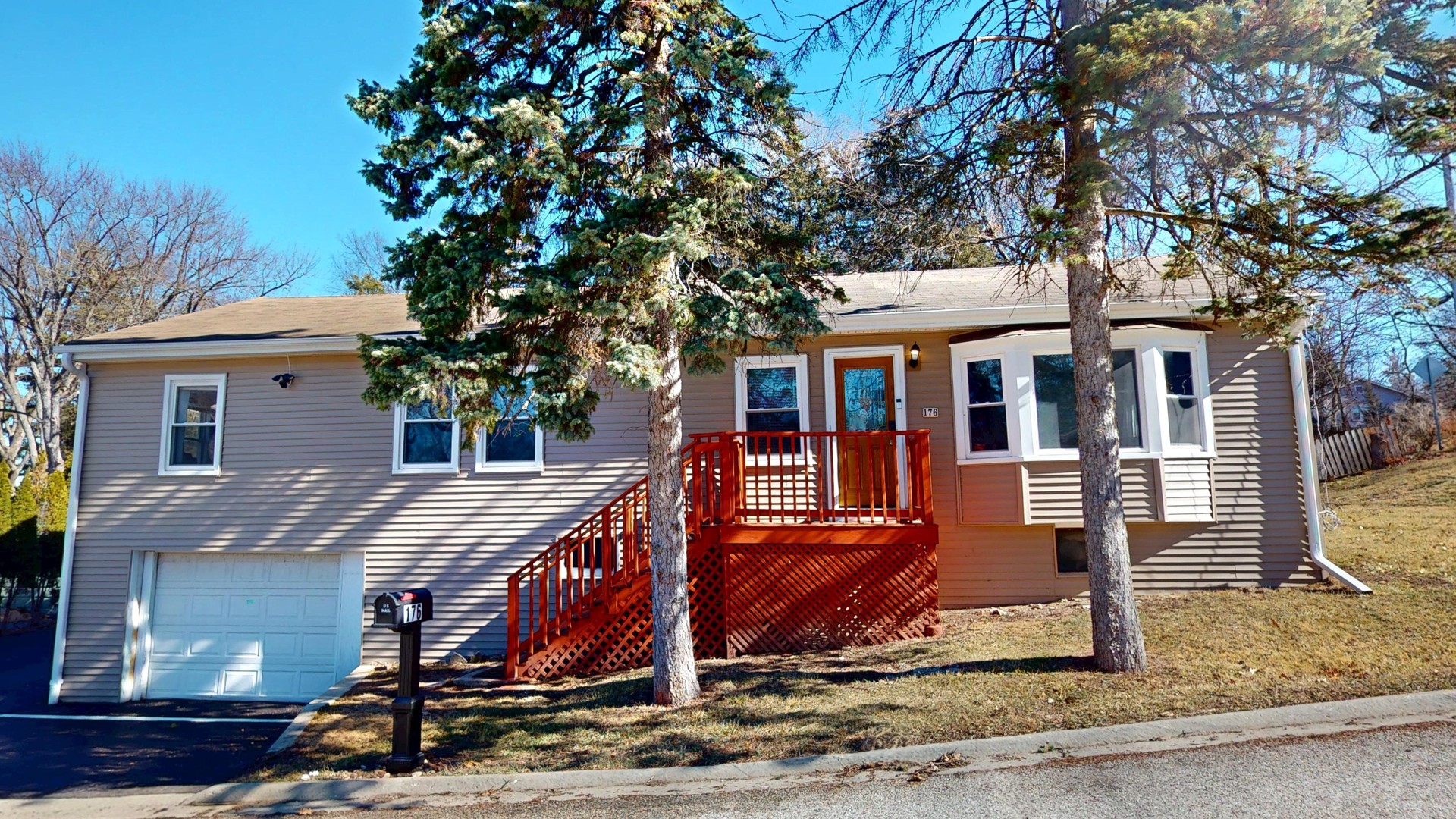 176 E Grand Avenue, Fox Lake, IL 60020