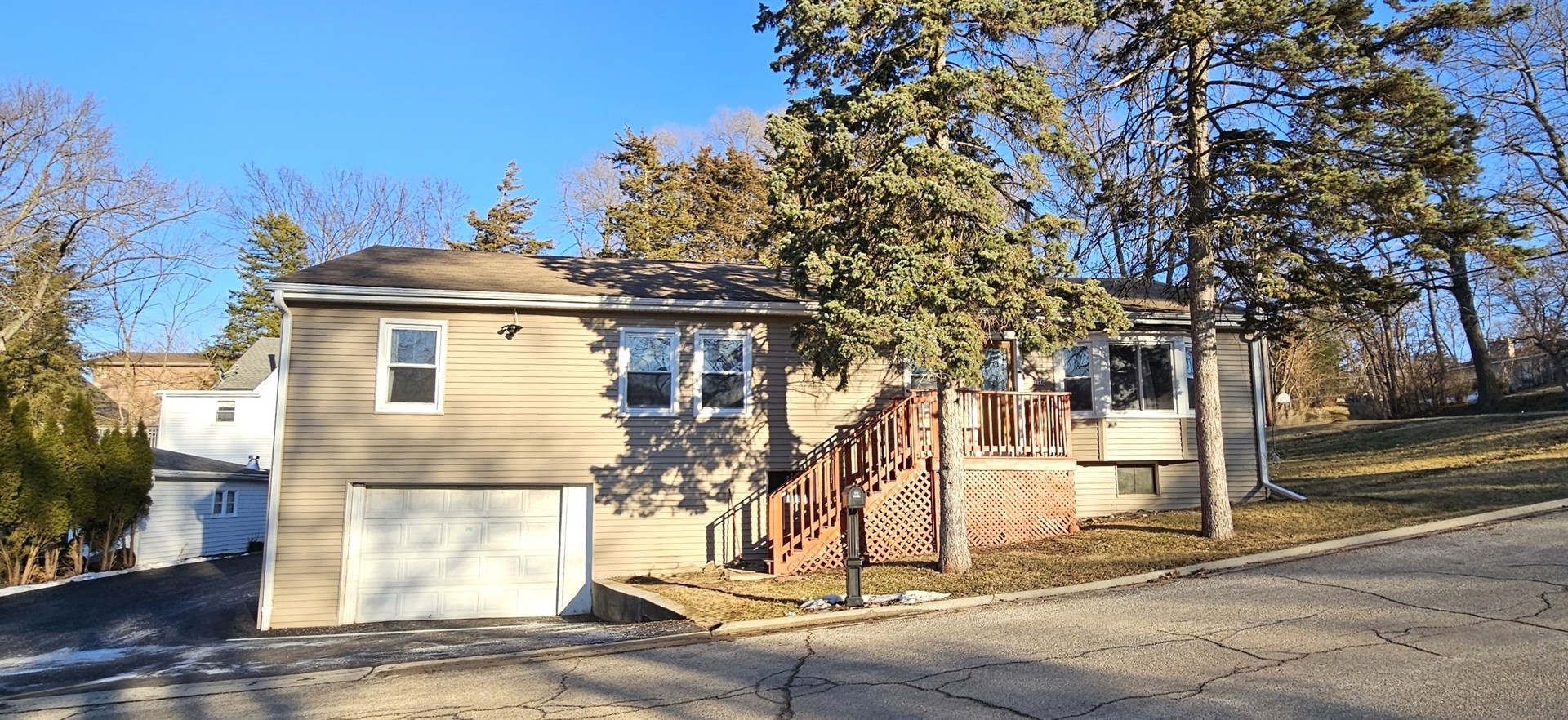 176 E Grand Avenue, Fox Lake, IL 60020