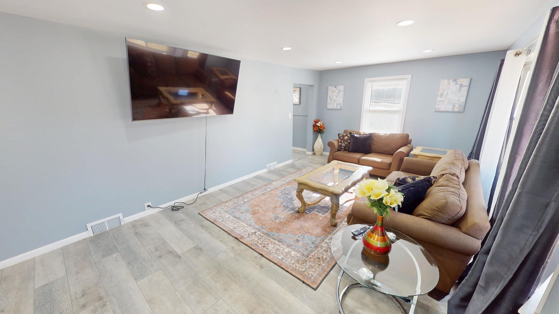 176 E Grand Avenue, Fox Lake, IL 60020