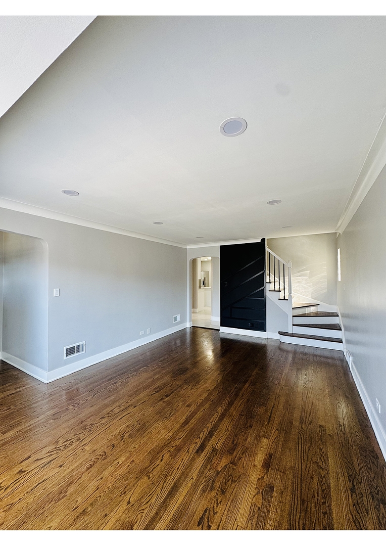 5519 S Nashville Avenue, Chicago, IL 60638