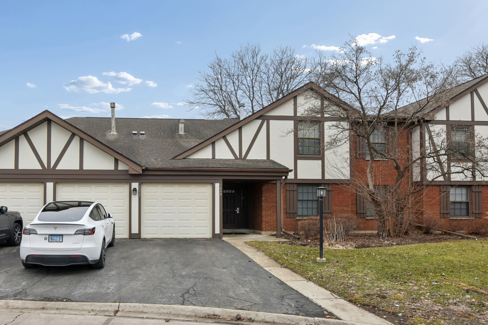 1223 Sandhurst Court #D1, Schaumburg, IL 60193