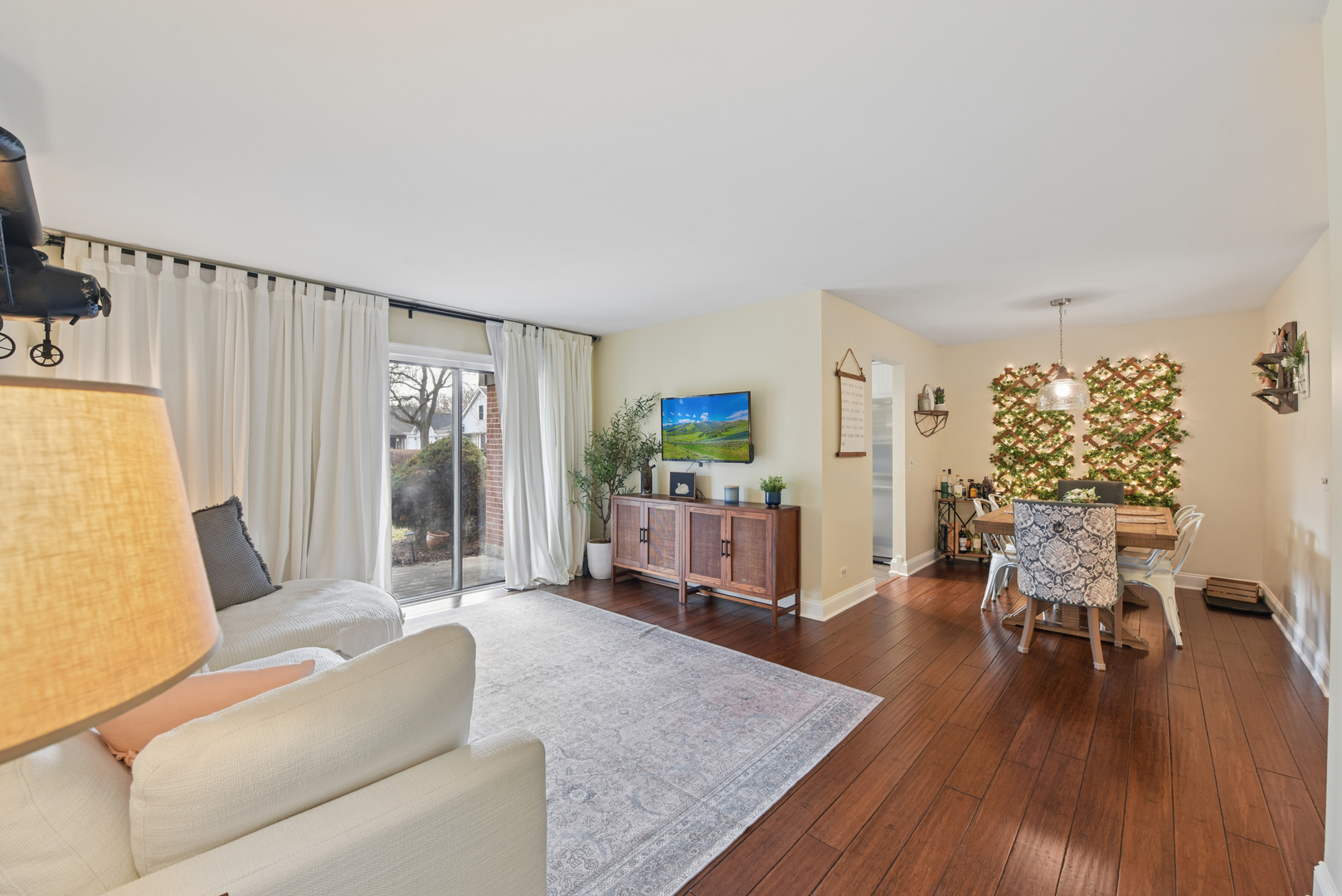 1223 Sandhurst Court #D1, Schaumburg, IL 60193