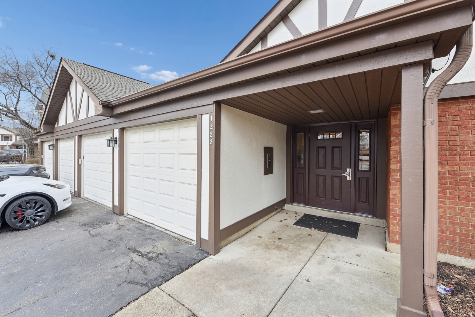 1223 Sandhurst Court #D1, Schaumburg, IL 60193