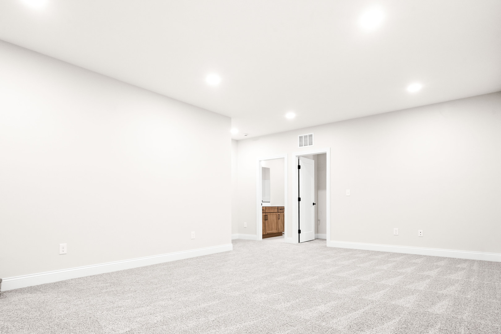 5211 Castlebar Drive, Bloomington, IL 61705