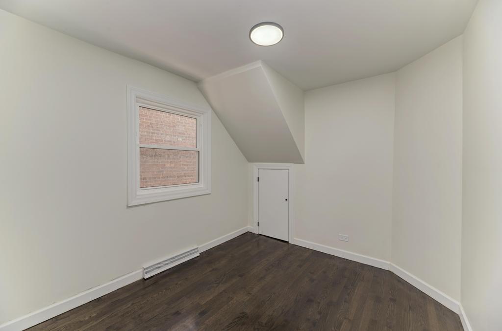 6218 W Foster Avenue, Chicago, IL 60630