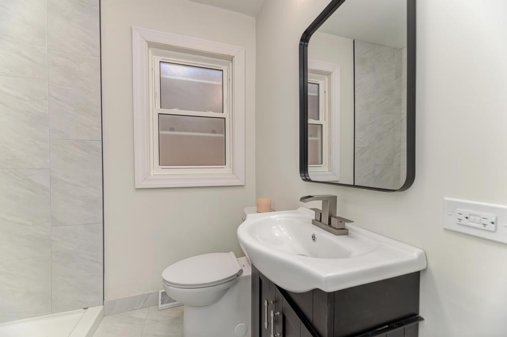 6218 W Foster Avenue, Chicago, IL 60630