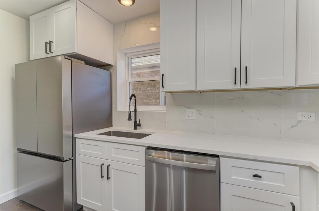 6218 W Foster Avenue, Chicago, IL 60630