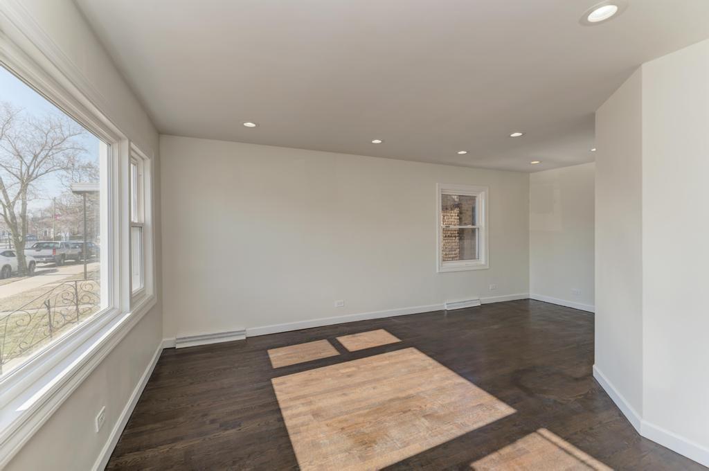 6218 W Foster Avenue, Chicago, IL 60630