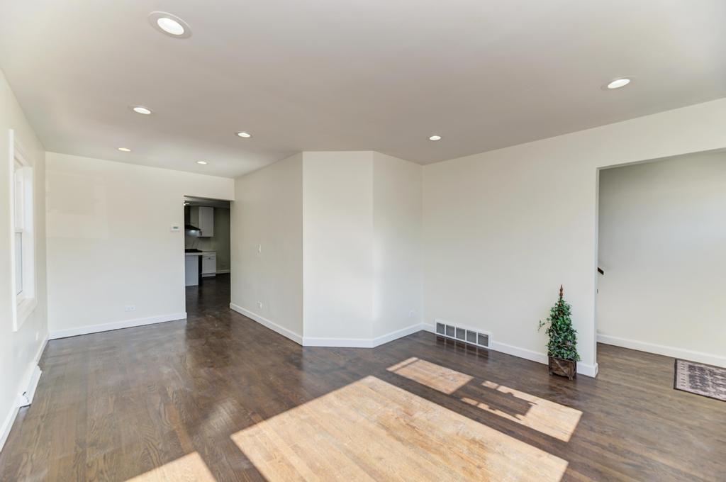 6218 W Foster Avenue, Chicago, IL 60630