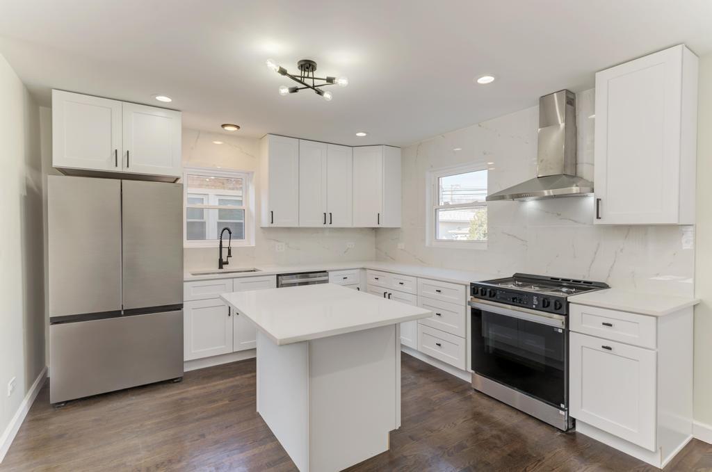 6218 W Foster Avenue, Chicago, IL 60630