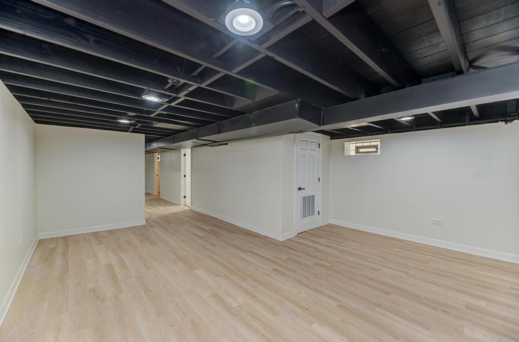 6218 W Foster Avenue, Chicago, IL 60630