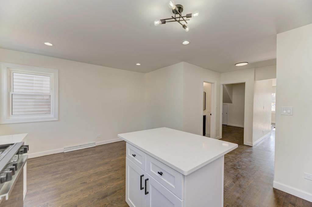 6218 W Foster Avenue, Chicago, IL 60630