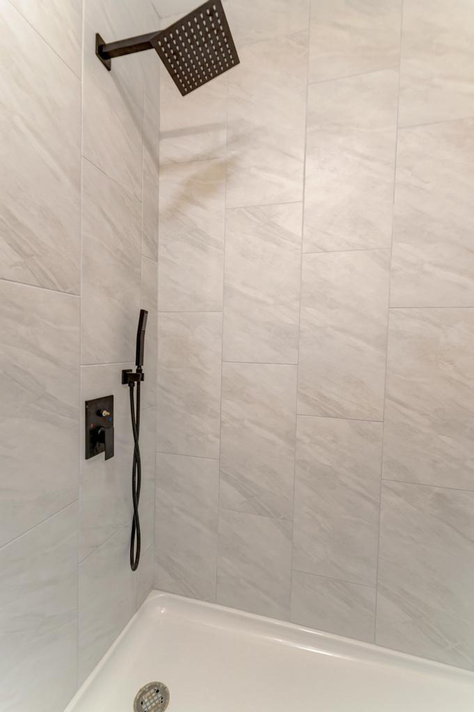 6218 W Foster Avenue, Chicago, IL 60630