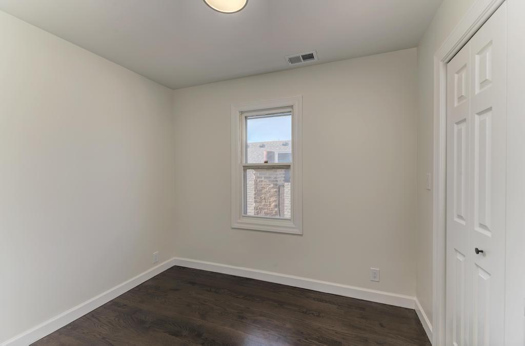 6218 W Foster Avenue, Chicago, IL 60630