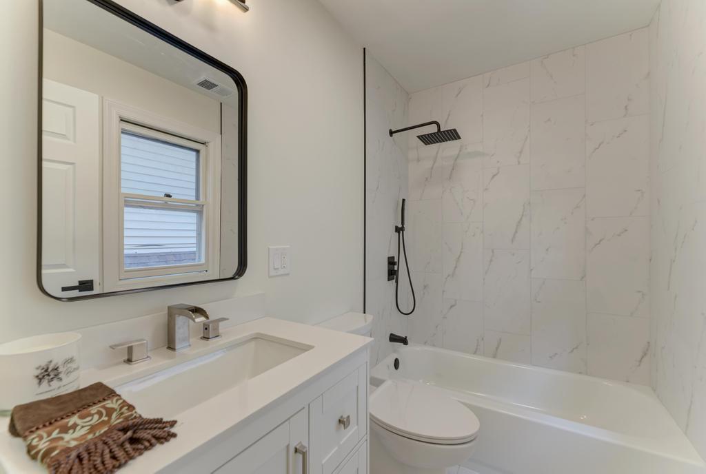 6218 W Foster Avenue, Chicago, IL 60630