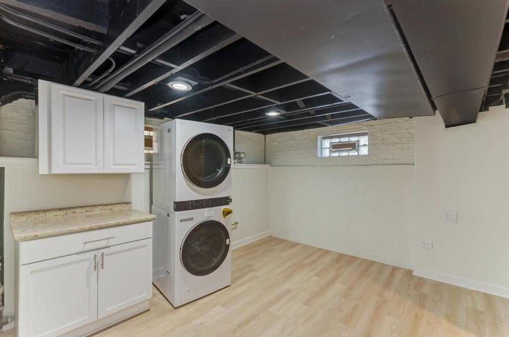 6218 W Foster Avenue, Chicago, IL 60630