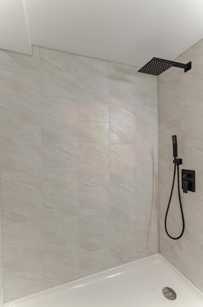 6218 W Foster Avenue, Chicago, IL 60630