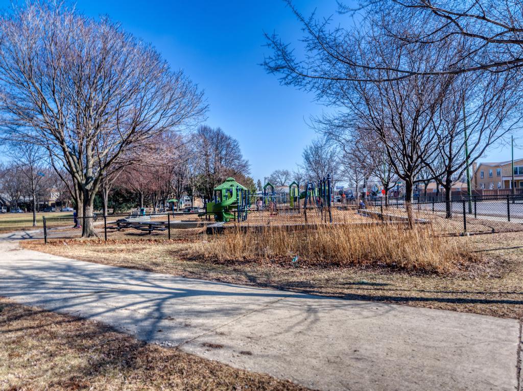 6218 W Foster Avenue, Chicago, IL 60630