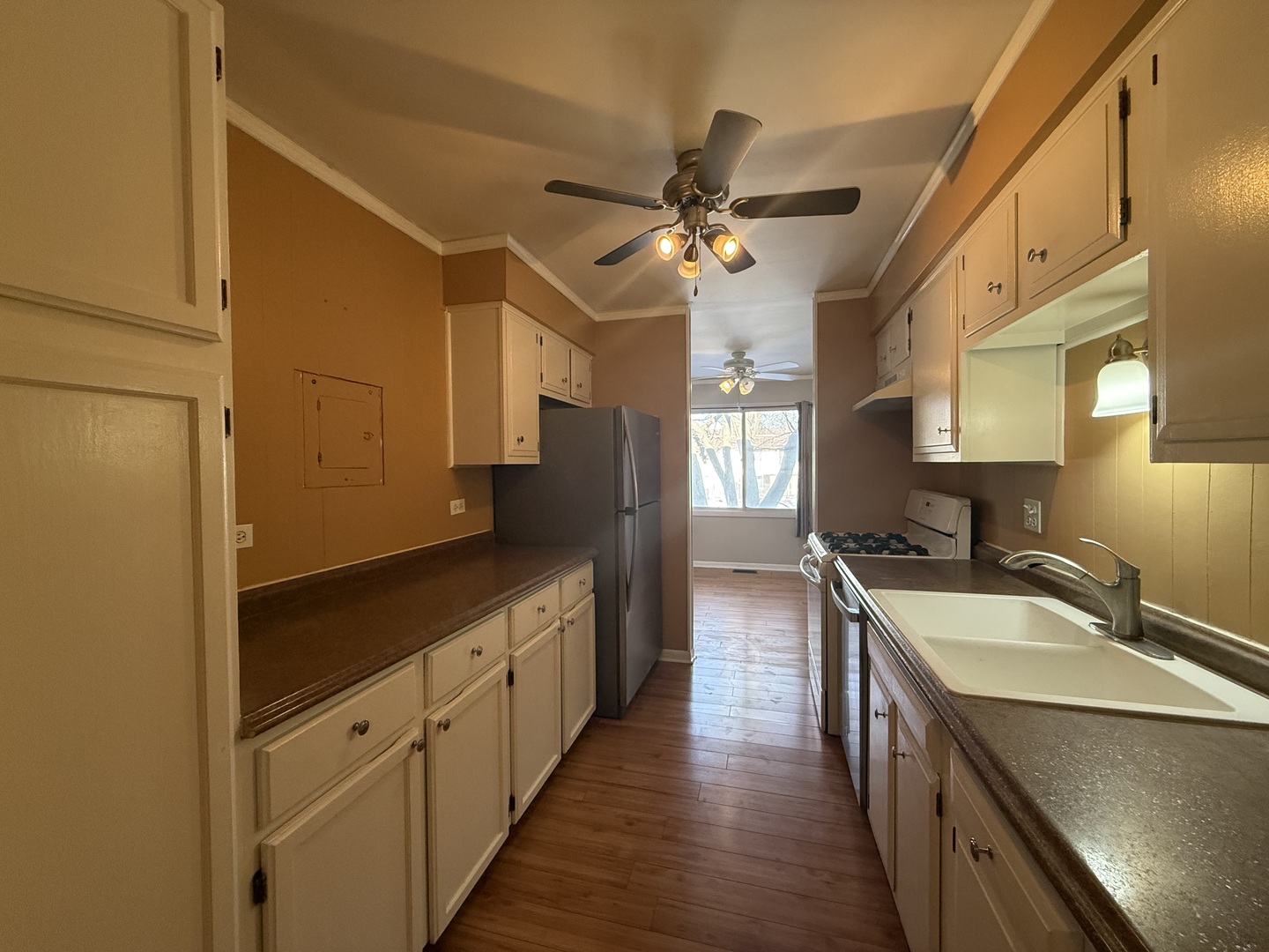 3108 Roberts Drive #5, Woodridge, IL 60517