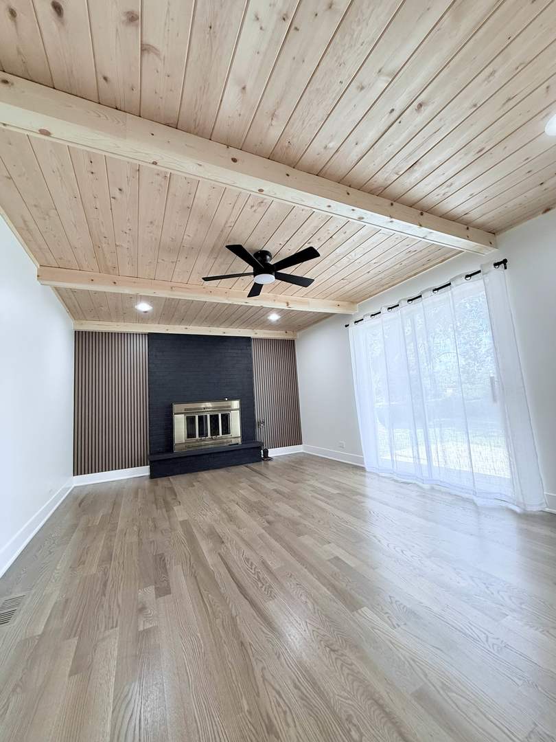 1581 Groton Lane, Wheaton, IL 60189