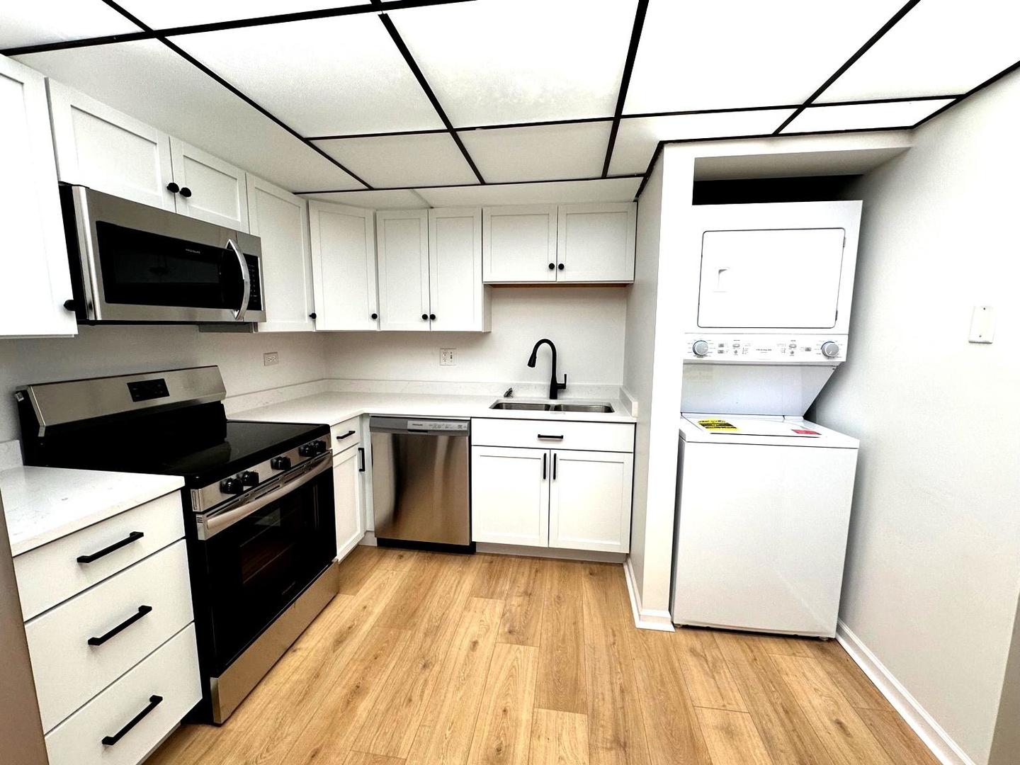 124 Klein Creek Court #D, Carol Stream, IL 60188