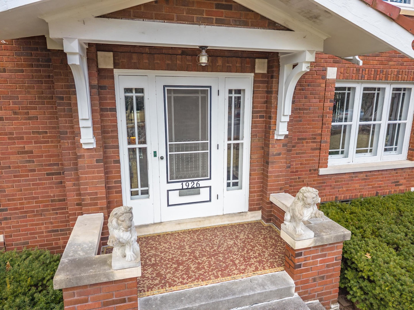 1926 E Oakland Avenue, Bloomington, IL 61701