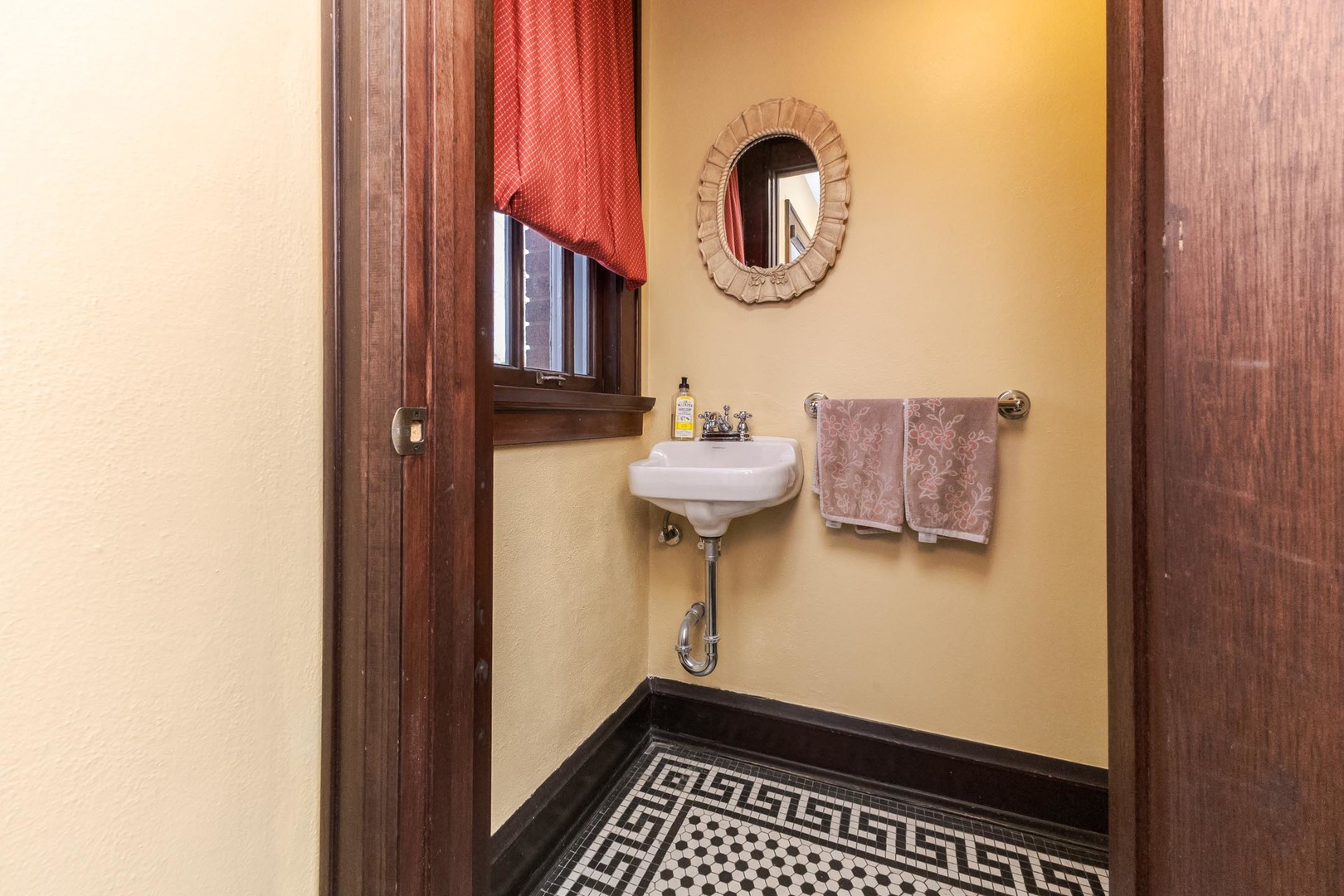 1926 E Oakland Avenue, Bloomington, IL 61701