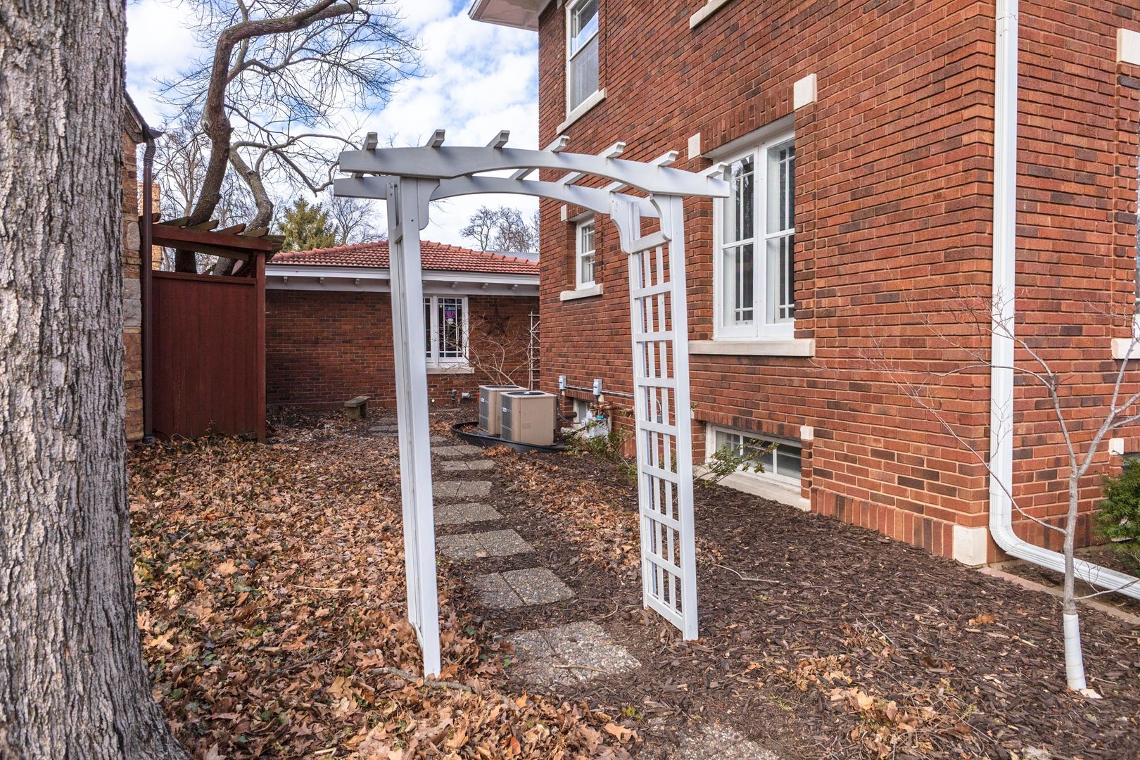 1926 E Oakland Avenue, Bloomington, IL 61701