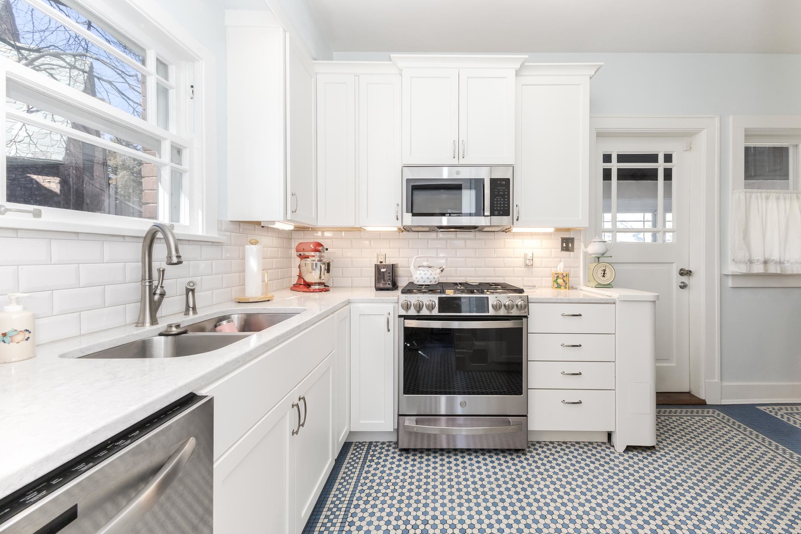 1926 E Oakland Avenue, Bloomington, IL 61701