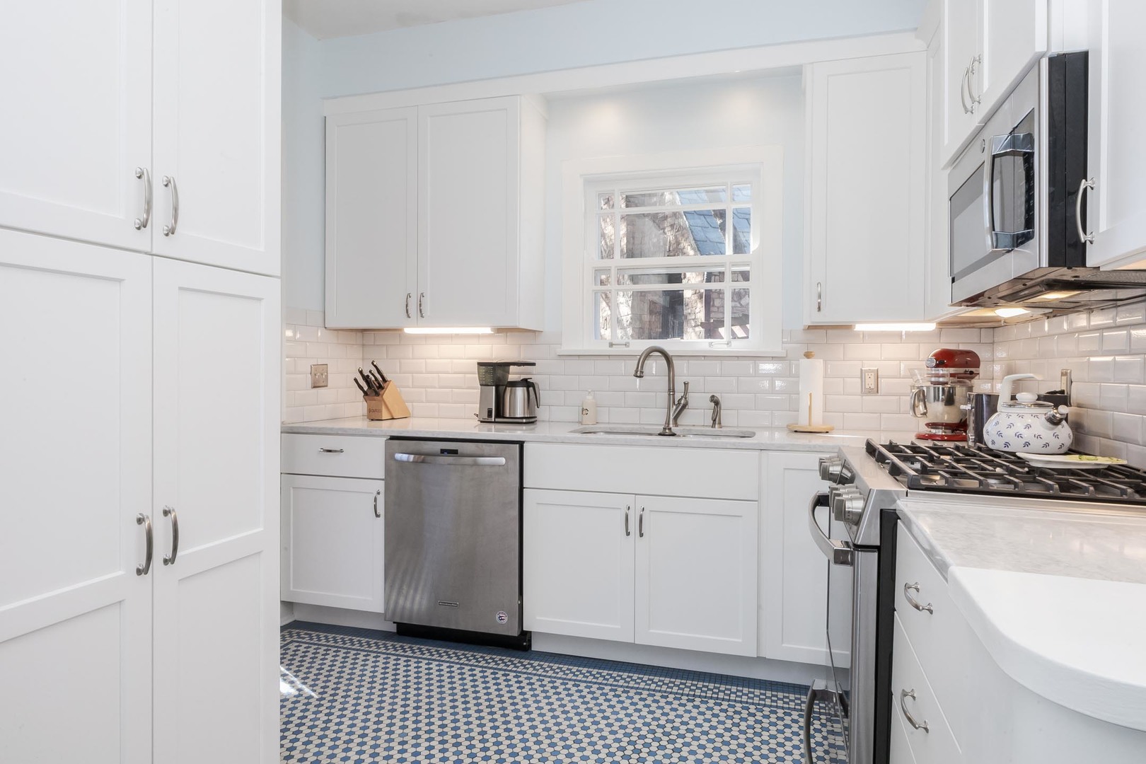 1926 E Oakland Avenue, Bloomington, IL 61701