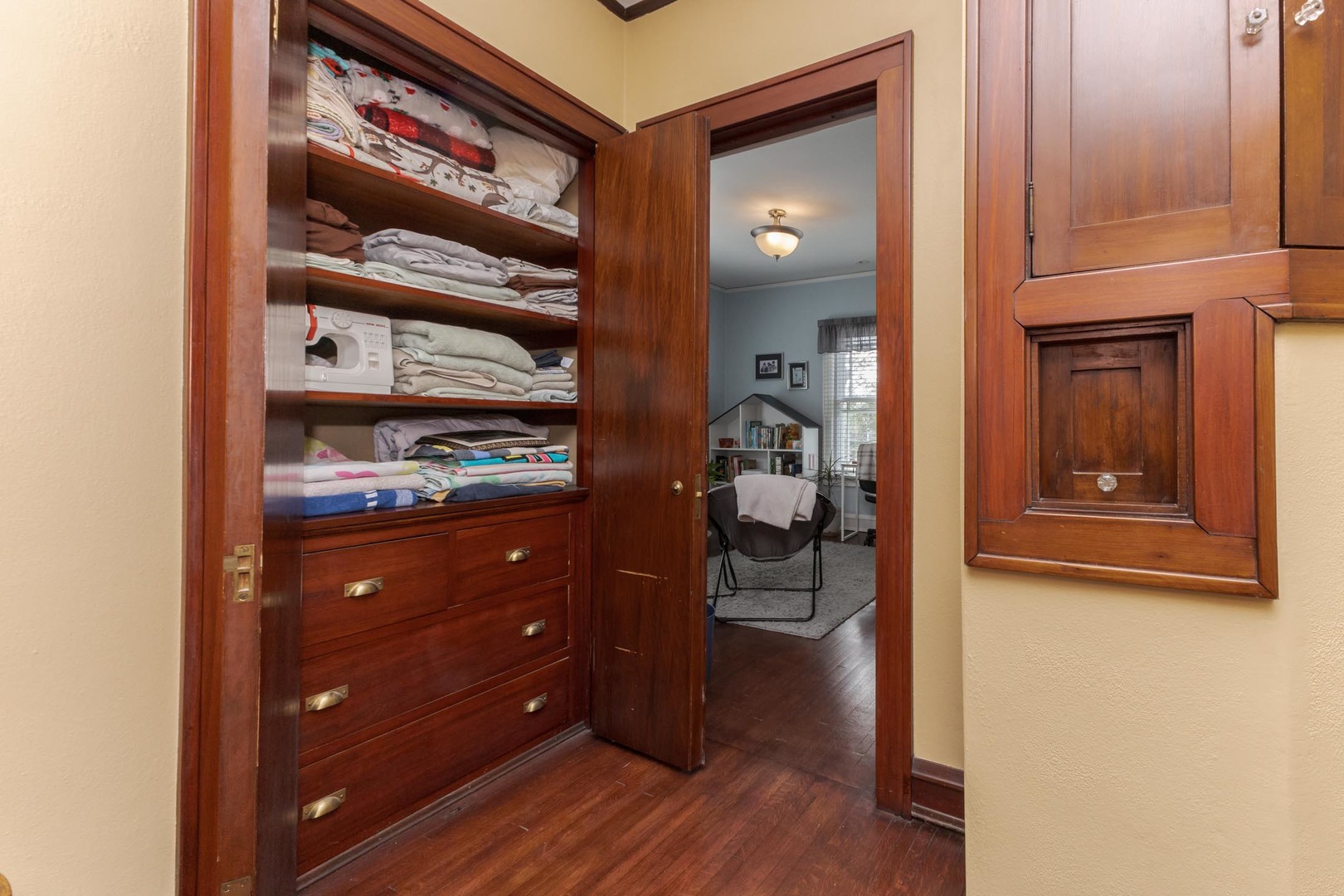 1926 E Oakland Avenue, Bloomington, IL 61701