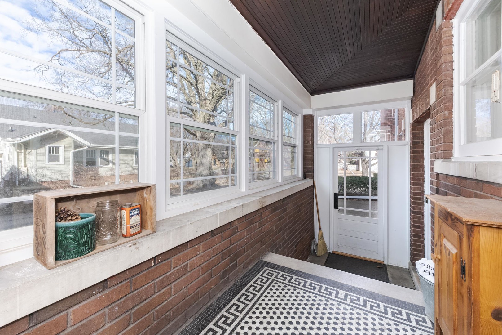 1926 E Oakland Avenue, Bloomington, IL 61701