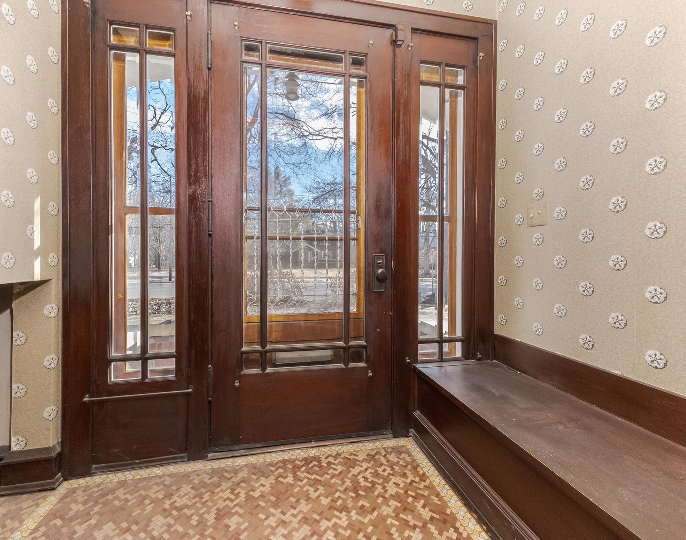 1926 E Oakland Avenue, Bloomington, IL 61701