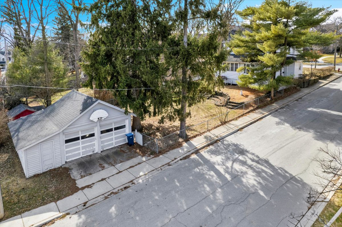 401 S 1st Street, Geneva, IL 60134