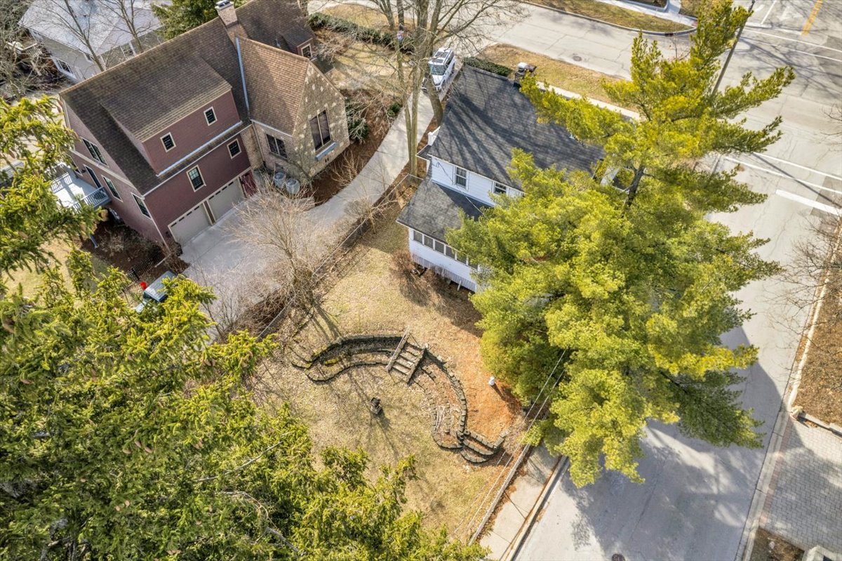 401 S 1st Street, Geneva, IL 60134