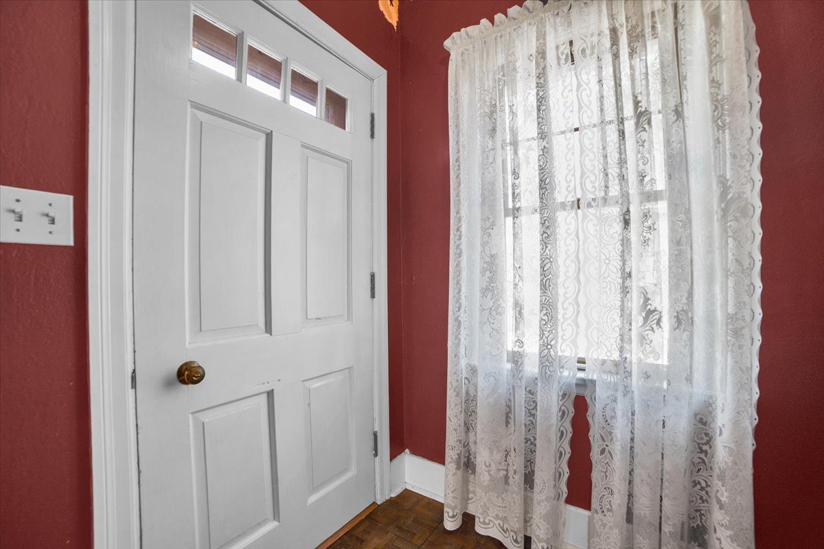 401 S 1st Street, Geneva, IL 60134