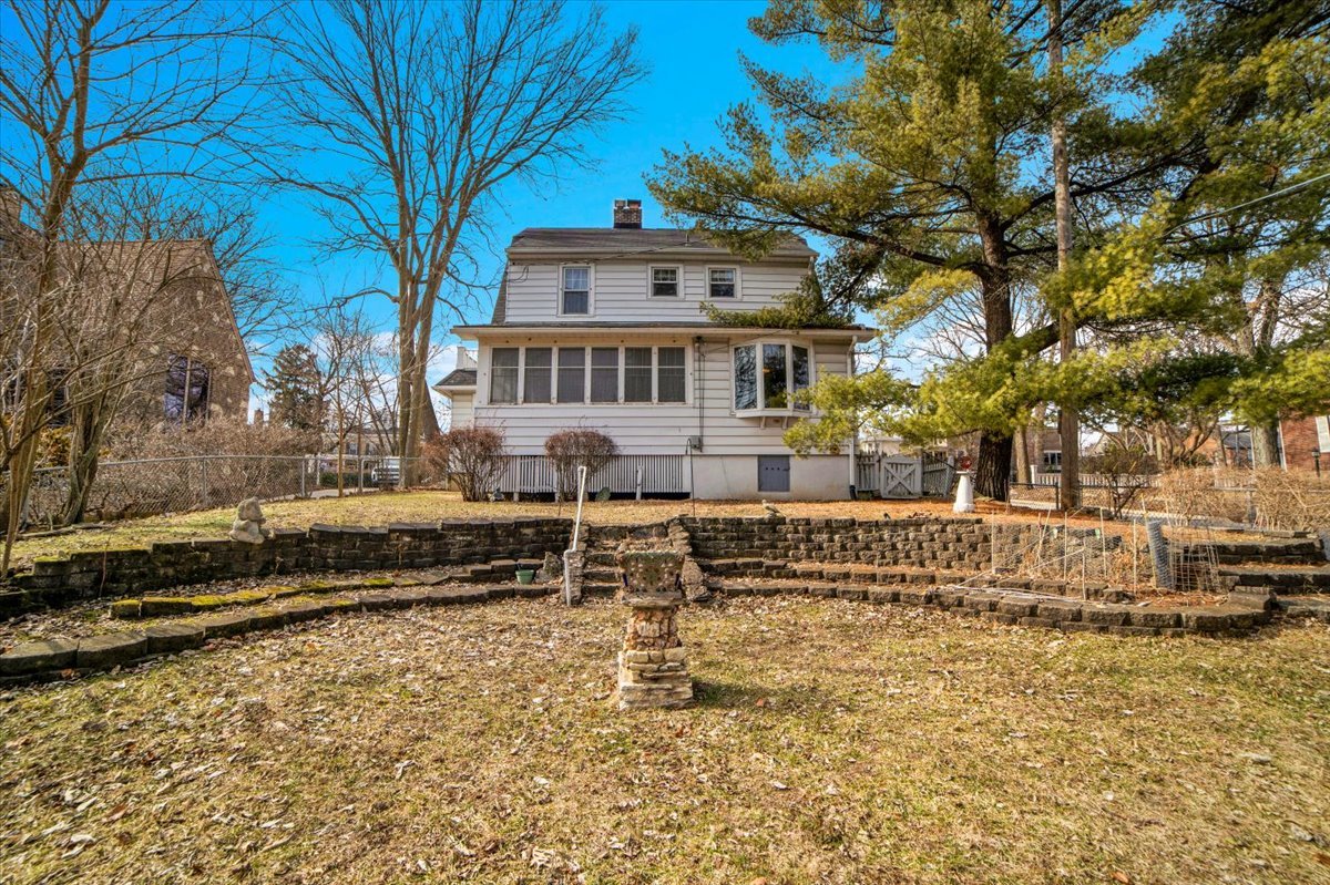 401 S 1st Street, Geneva, IL 60134