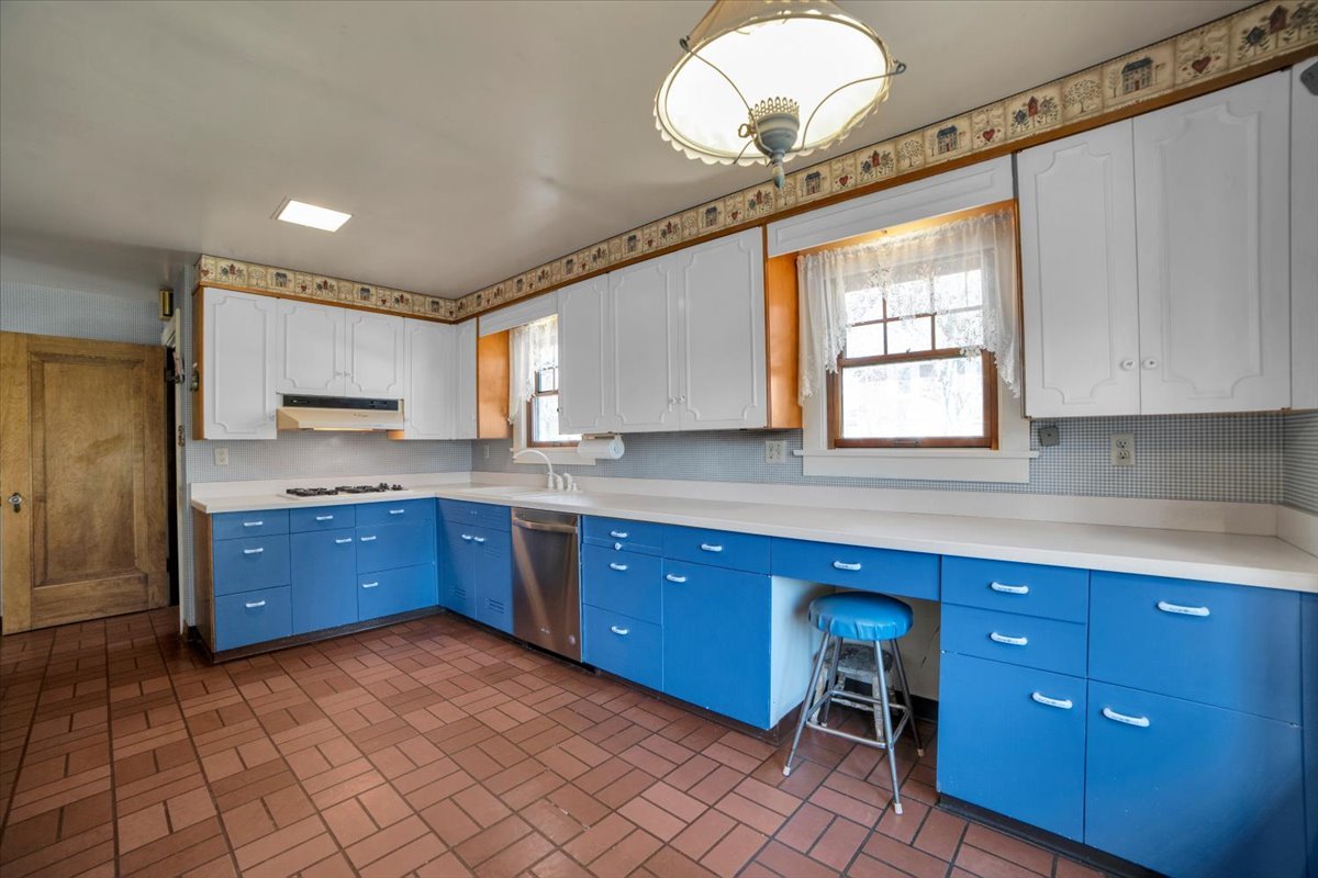 401 S 1st Street, Geneva, IL 60134