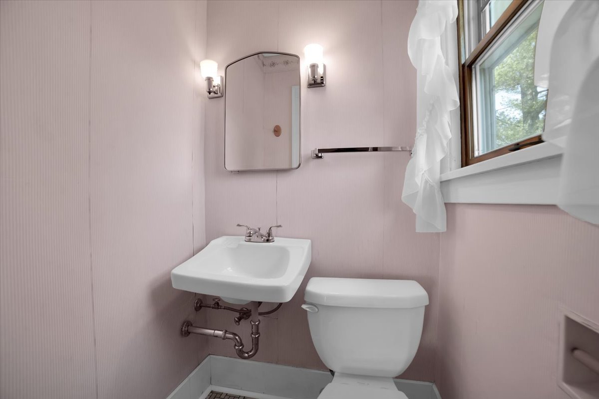 401 S 1st Street, Geneva, IL 60134