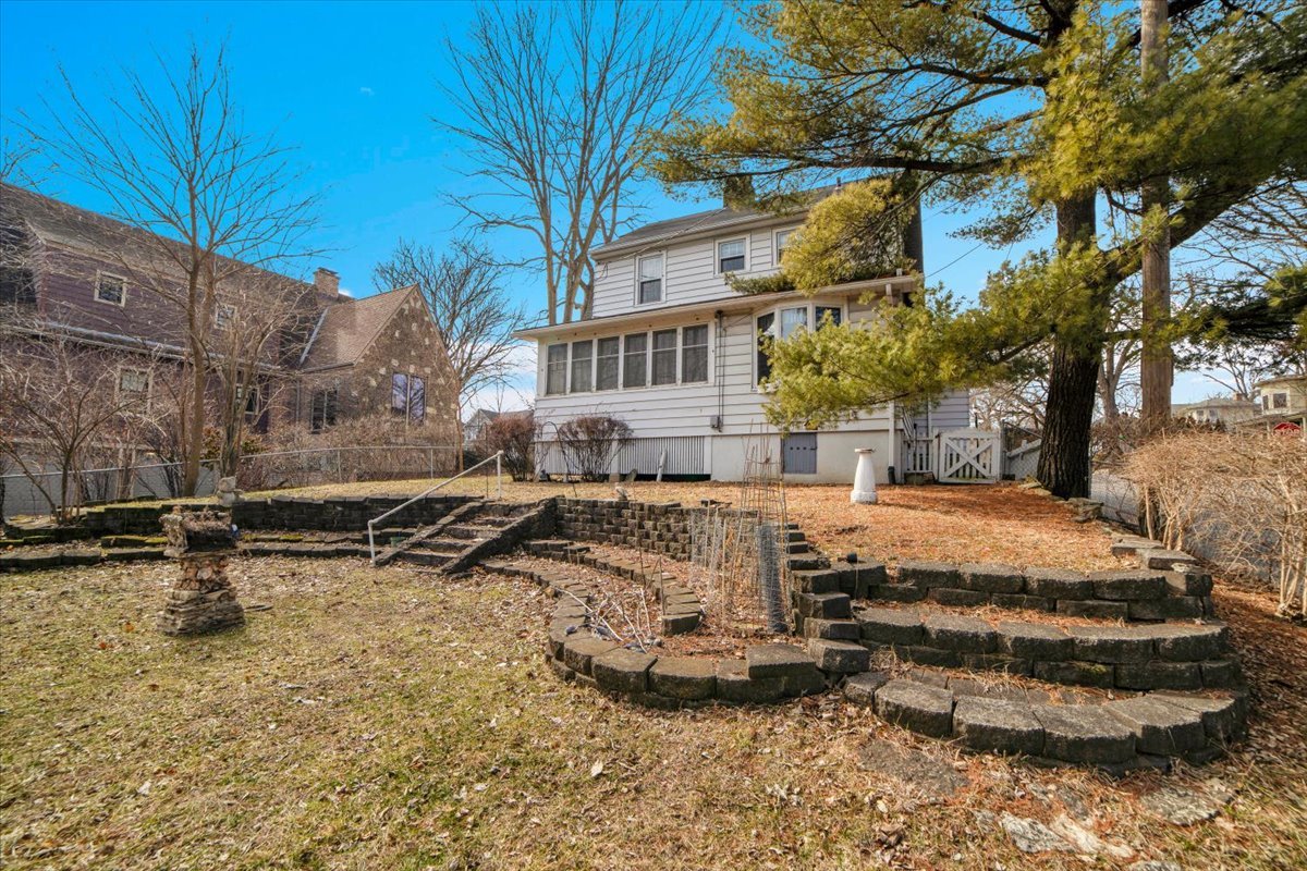 401 S 1st Street, Geneva, IL 60134