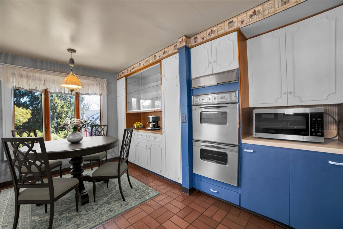 401 S 1st Street, Geneva, IL 60134