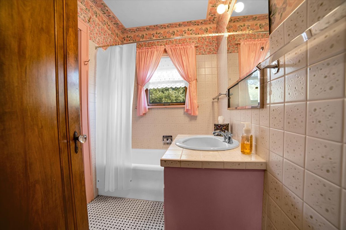 401 S 1st Street, Geneva, IL 60134