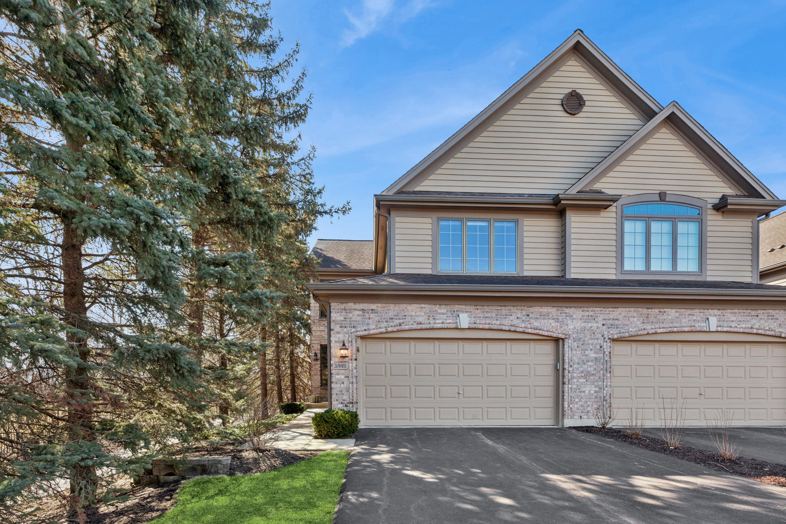 26W011 Klein Creek Drive, Winfield, IL 60190