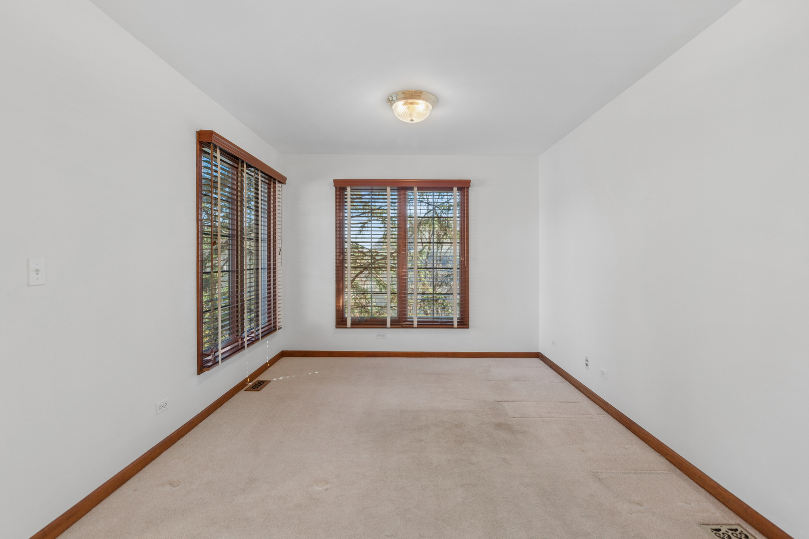 26W011 Klein Creek Drive, Winfield, IL 60190