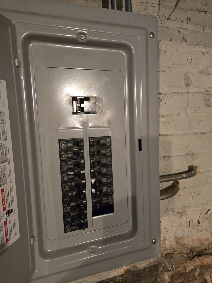 8531 S Euclid Avenue, Chicago, IL 60617