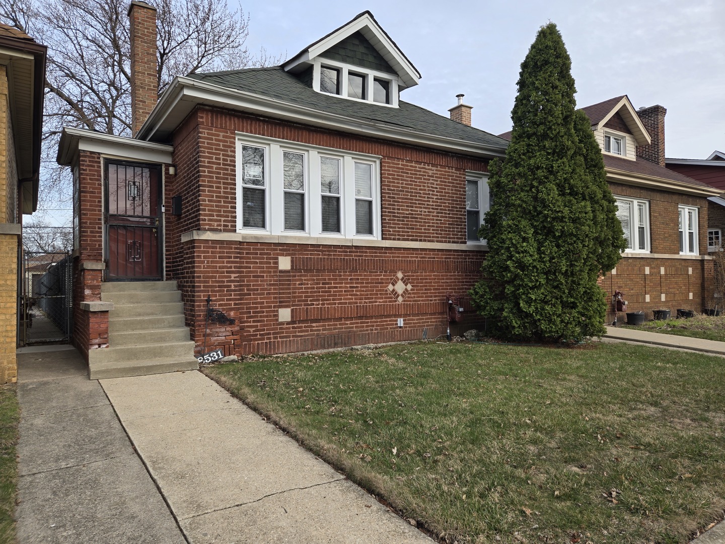 8531 S Euclid Avenue, Chicago, IL 60617