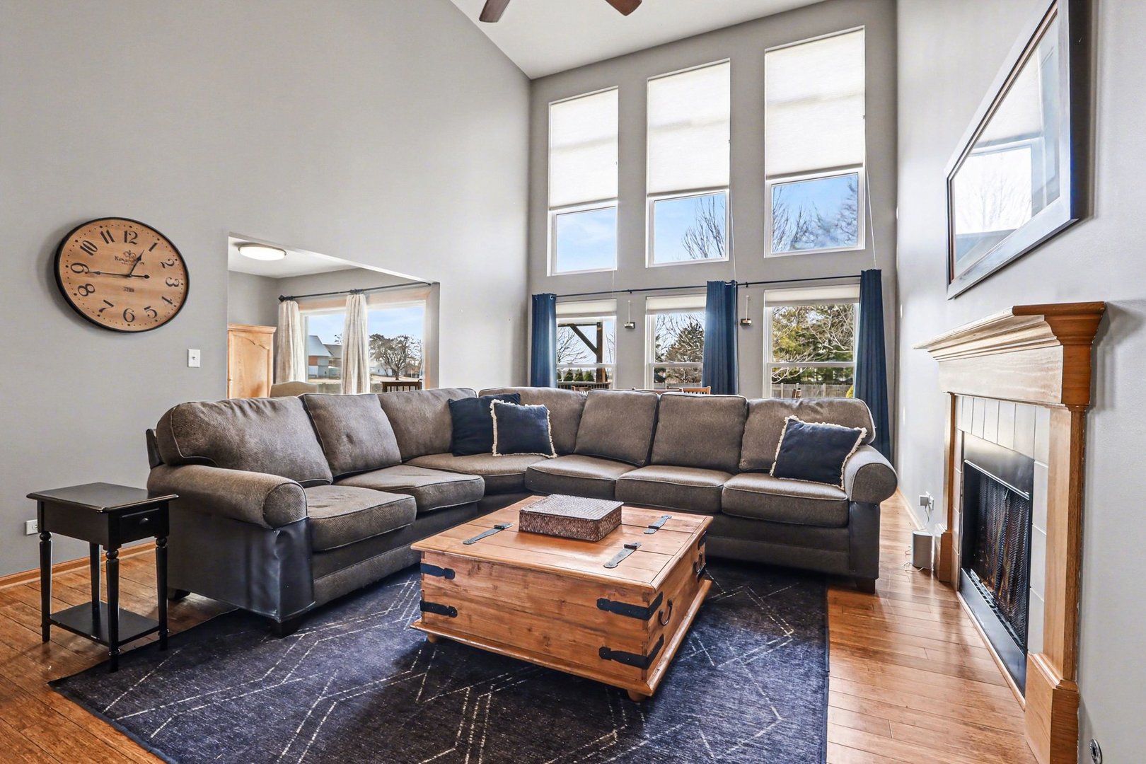 2113 Colonial Street, Aurora, IL 60503