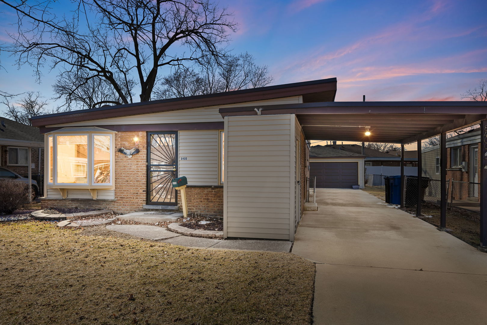 8400 S Knox Avenue, Chicago, IL 60652