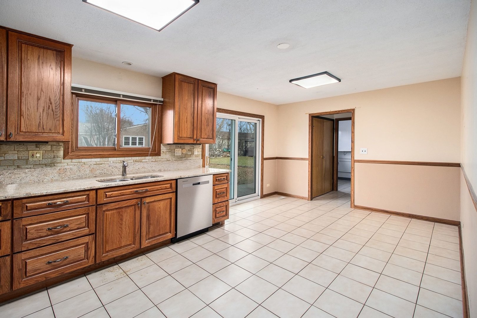 120 Ellington Drive, Schaumburg, IL 60194